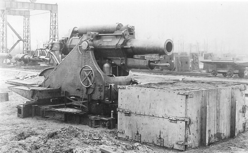 9.2in Howitzer trials at Gantry Battery. Taken 13 March 1914. This was the first equipment built and for some time that autumn was the only one deployed on the Western Front where it was named 'Mother' (RAHT)